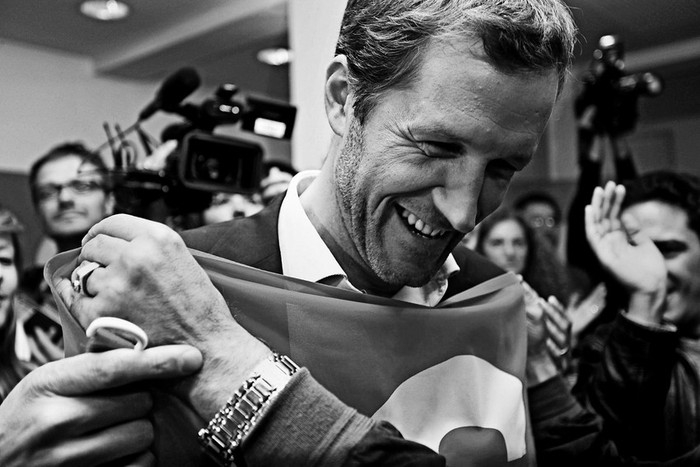 El principal candidato del Partido Socialista belga para el Senado, Paul Magnette, ayer, en la sede de su grupo en Bruselas, Bélgica.
 · Foto: Efe, Julien Warnand