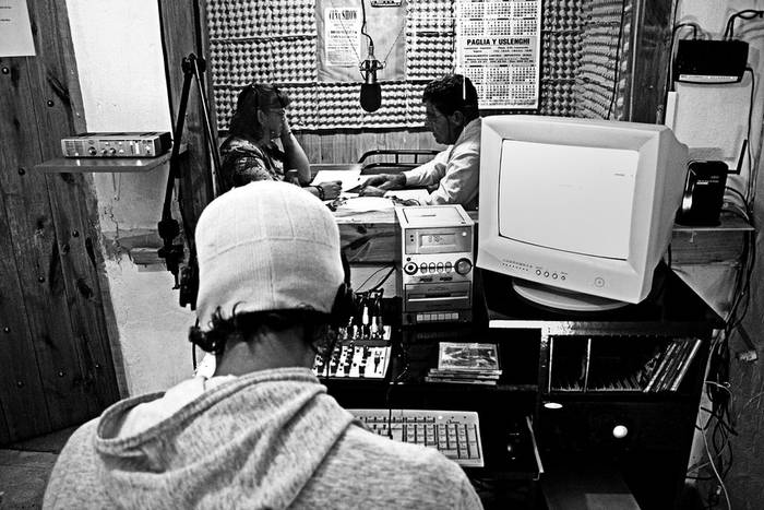 Estudio de radio Comunitaria de Pando, antes conocida como Del Centro. (archivo, abril de 2009) · Foto: Victoria Rodríguez