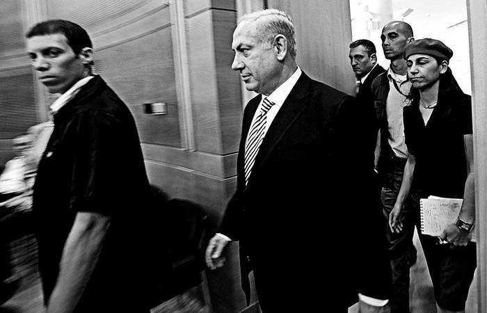 El primer ministro israelí, Benjamin Netanyahu, ayer, al llegar a la reunión en el Parlamento de su partido el Likud, en Jerusalén, Israel.
 · Foto: Efe, Yossi Zamir