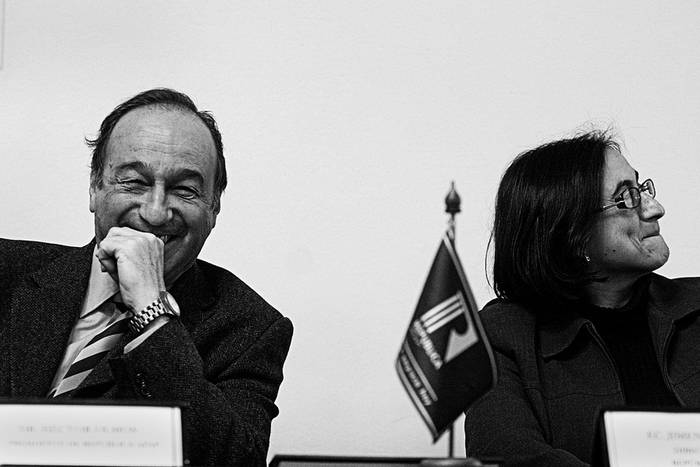 Héctor Olmos y Jimena Pardo, presidente y directora respectivamente de República AFAP, ayer, en la Cámara Mercantil. · Foto: Victoria Rodríguez