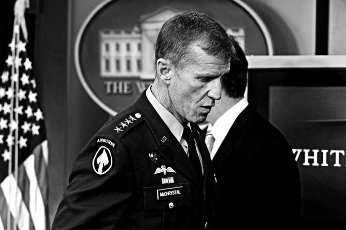 Fotografía fechada el 10 de mayo de 2010 que muestra al jefe de las tropas de Estados Unidos en Afganistán, general Stanley McChrystal,
durante una rueda de prensa en la Casa Blanca, en Washington DC, Estados Unidos. · Foto: Efe, Michael Reynolds