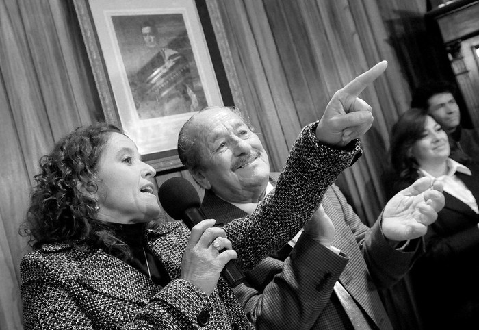 La intendenta del departamento de Artigas, Patricia Ayala, y el intendente saliente, Delmar Paiva, en la ceremonia de asunción ayer en Artigas. · Foto: Nicolás Celaya