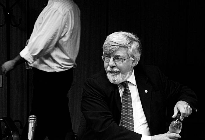 El ministro del Interior, Eduardo Bonomi, en una reunión de la Comisión de Constitución
y Códigos para tratar la ley de emergencia carcelaria. (archivo, abril de 2010) · Foto: Pablo Nogueira