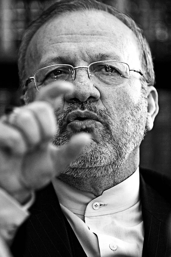 El ministro de Asuntos Exteriores de Irán , Manucher Mottaki, durante un encuentro con
periodistas, ayer, en Madrid.  · Foto: Efe, J. J. Guillén
