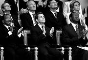 El presidente camerunés, Paul Biya, el presidente francés, Nicolas Sarkozy, y el líder de Burkina Faso, Blaise Compaore, ayer, en los actos de conmemoración del Día de la Toma de la Bastilla,
en los Campos Elíseos de París, Francia.