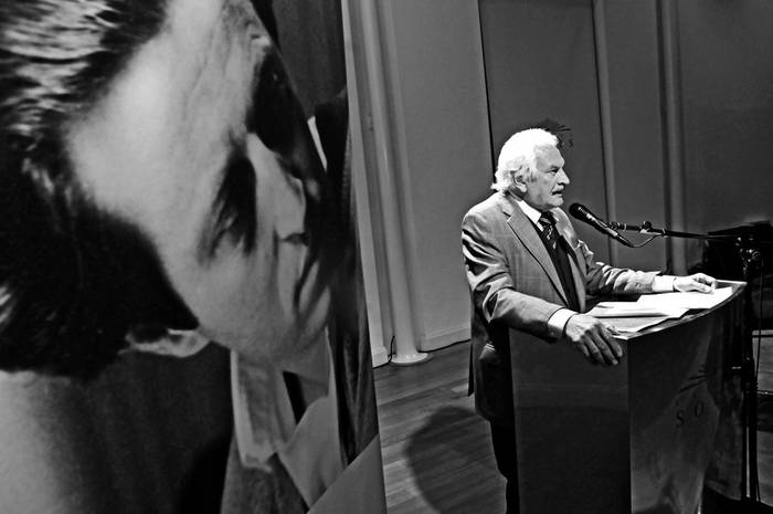 Alberto Filippi, testigo del Tribunal Russell, ayer durante el coloquio en el Teatro Solís · Foto: Javier Calvelo