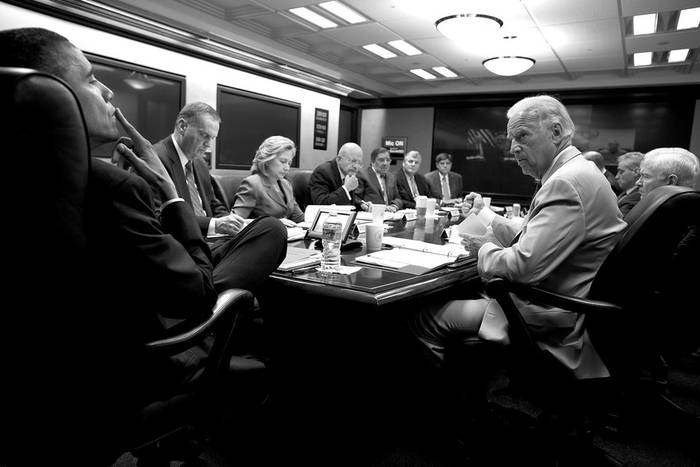 El presidente de Estados Unidos., Barack Obama, junto al vicepresidente, Joe Biden, durante una reunión
con el equipo de Seguridad Nacional sobre Irak en la Sala de Situaciones de la Casa Blanca.  · Foto: Efe, Pete Souza, Casa Blanca