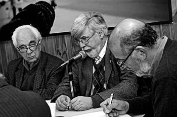 Jorge Brovetto, Eduardo Bonomi y Raúl Olivera, el lunes, en la reunión de la Mesa Política del Frente Amplio. Jorge Brovetto, Eduardo Bonomi y Raúl Olivera, el lunes, en la reunión de la Mesa Política del Frente Amplio.