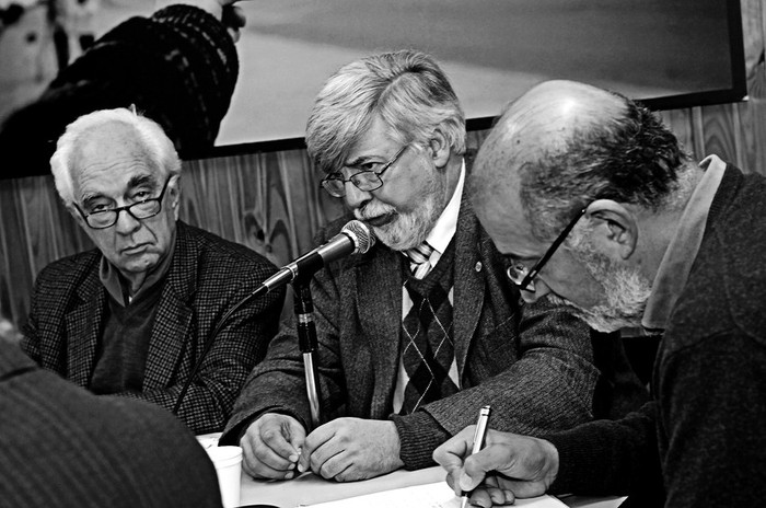 Jorge Brovetto, Eduardo Bonomi y Raúl Olivera, el lunes, en la reunión de la Mesa Política del Frente Amplio.  · Foto: Nicolás Celaya