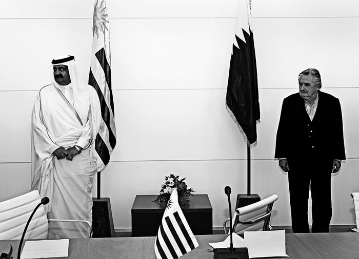 El jeque Hamad bin Khaita, emir del Estado Mayor de Qatar, y José Mujica, presidente de la República, el lunes en la Torre Ejecutiva.
 · Foto: Presidencia, s/d de autor