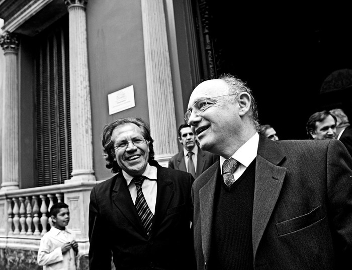 Luis Almagro y Héctor Timerman a la salida del Palacio Santos · Foto: Nicolás Celaya