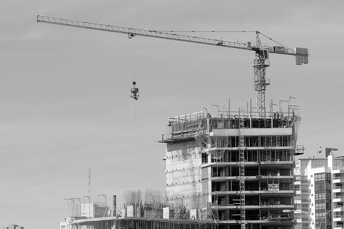 Edificio en construcción, en Punta del Este.  · Foto: Nicolás Celaya