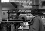 Ploteo del poema “Pausa”, de Mario Benedetti, ayer, en el bar San Rafael.