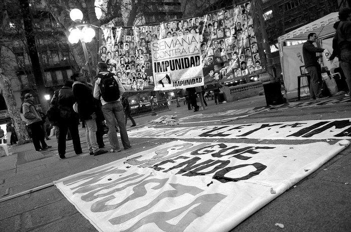 Concentración previa a la marcha contra la impunidad en plaza Cagancha. (archivo, junio de 2010) · Foto: Nicolás Celaya
