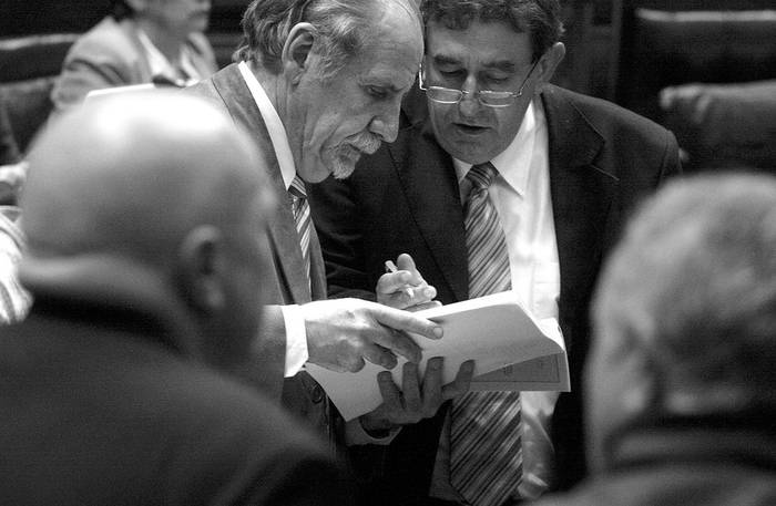 Alfredo Asti e Iván Posada, ayer, en la sesión de la Cámara de Diputados. · Foto: Victoria Rodríguez