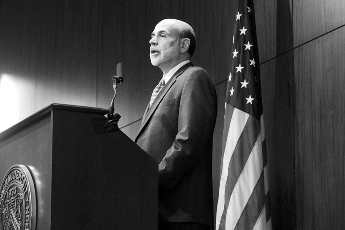 El presidente de la Reserva Federal estadounidense, Ben Bernanke, durante su participación en el simposio "Hipotecas y el futuro de la financiación inmobiliaria", organizado por la Corporación Federal de Garantía de Depósitos y la Reserva Federal, el 25 de octubre, en Arlington, Virginia · Foto: Efe, Michael Reynolds