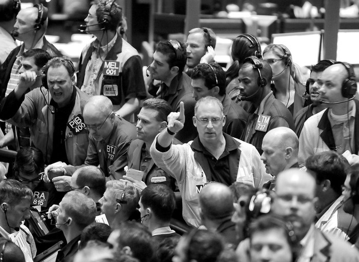 Agentes de la Bolsa de Chicago en Chicago, Illinois, tras el anuncio de la Reserva Federal de Estados Unidos 
 de su controvertido plan de estímulo monetario. · Foto: Efe, Tannen Maury 