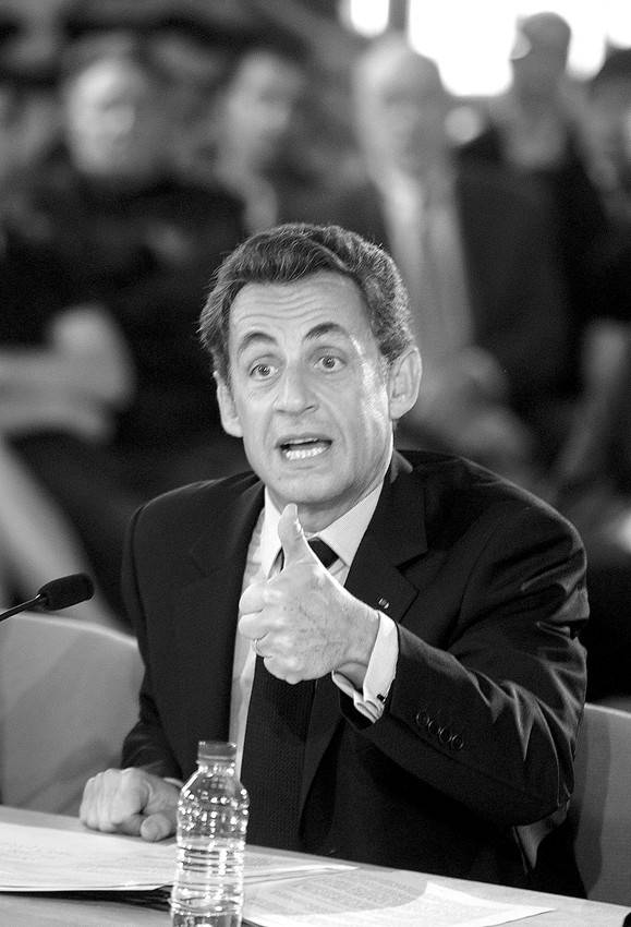 El presidente francés, Nicolas Sarkozy, durante una reunión sobre transporte y territorio, el jueves, en Troyes, Francia. · Foto:  efe, François Nacimbeni 