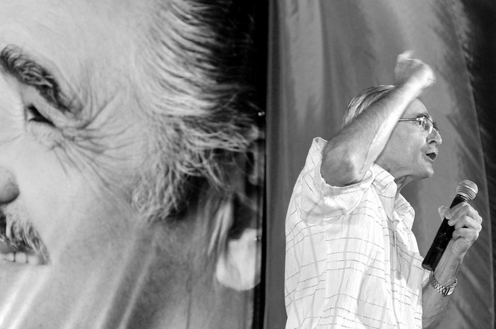 
Eduardo Lorier, durante el acto de lanzamiento de la campaña de José Mujica, en las elecciones internas del Frente Amplio. (archivo, mayo marzo de 2009) · Foto: Ricardo Antúnez