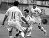 Horacio Peralta, Matías Cabrera y Christian Núñez, de Nacional, el sábado tras el primer gol ante Defensor Sporting,
en el estadio Centenario. · Foto: Javier Calvelo Horacio Peralta, Matías Cabrera y Christian Núñez, de Nacional, el sábado tras el primer gol ante Defensor Sporting,
en el estadio Centenario. · Foto: Javier Calvelo
