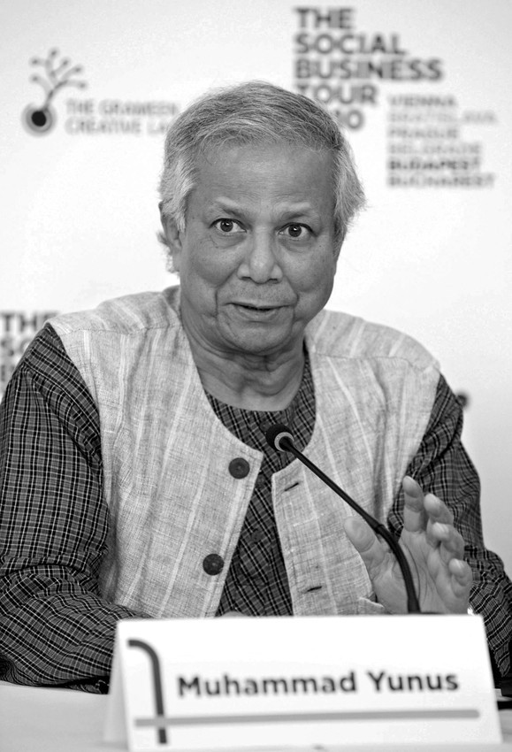 Mohamed Yunus, durante una conferencia en Budapest, Hungría (archivo, julio de 2010) · Foto: Efe, Peter Kollanyi