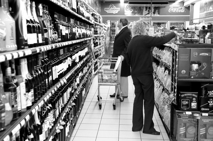 Clientes en un supermercado de Montevideo. (archivo, agosto de 2010) · Foto: Nicolás Celaya