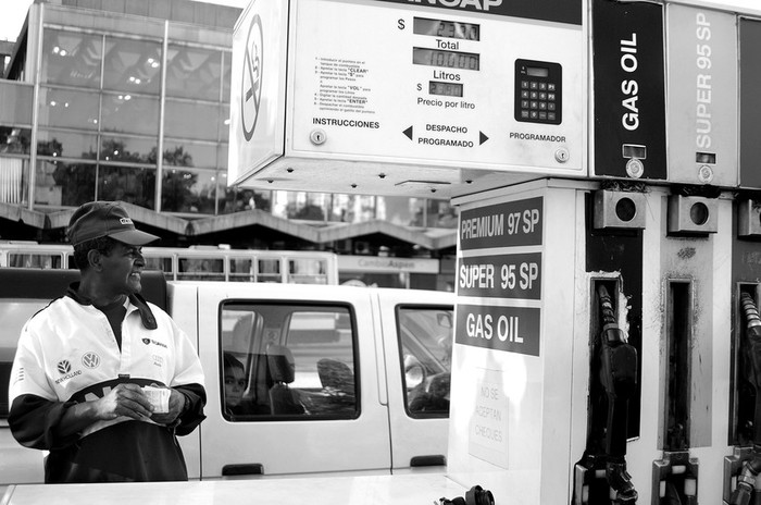 Estación de servicio ANCAP. Foto: Javier Calvelo (archivo, febrero de 2009).