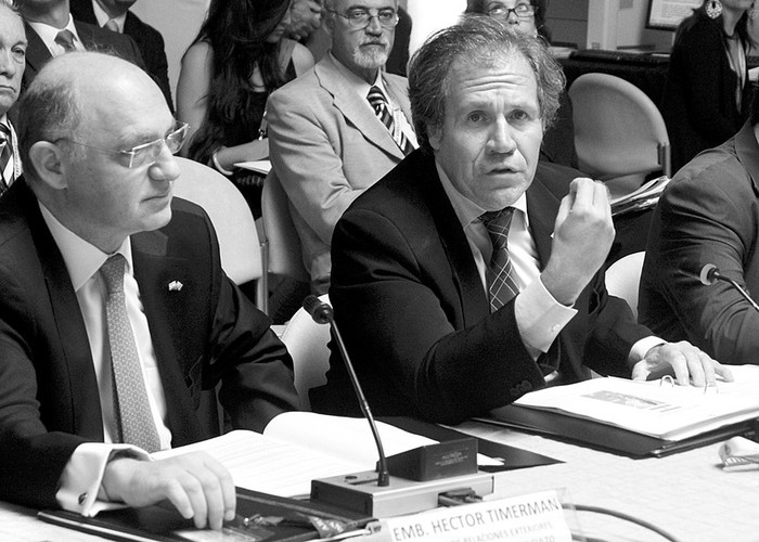 Héctor Timerman y Luis Almagro, ayer, en la cancillería argentina.  · Foto: Presidencia argentina, s/d de autor