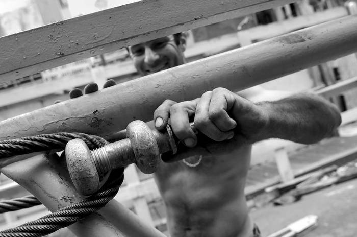 Trabajador de la construcción. (archivo, enero de 2010) · Foto: Pablo Nogueira