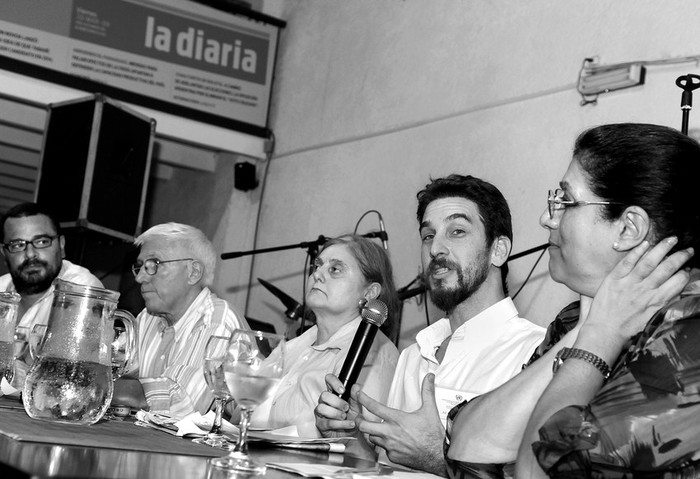 Ernesto Alazraki, Edward Kaufman, Fátima Sleiman, Pablo Lumerman y Tilda Rabi, durante la mesa redonda “Explorando contribuciones a la construcción de una paz justa”. · Foto: Nicolás Celaya