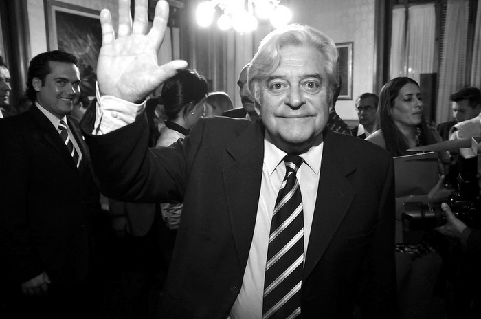 Luis Alberto Lacalle, ayer, luego de que el Herrerismo se sumara a la recolección de firmas impulsada por el Partido Colorado. · Foto: Javier Calvelo