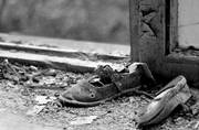 Zapatos abandonados en la ciudad de Pripyat, en una foto realizada el pasado 23 de marzo de 2011.
