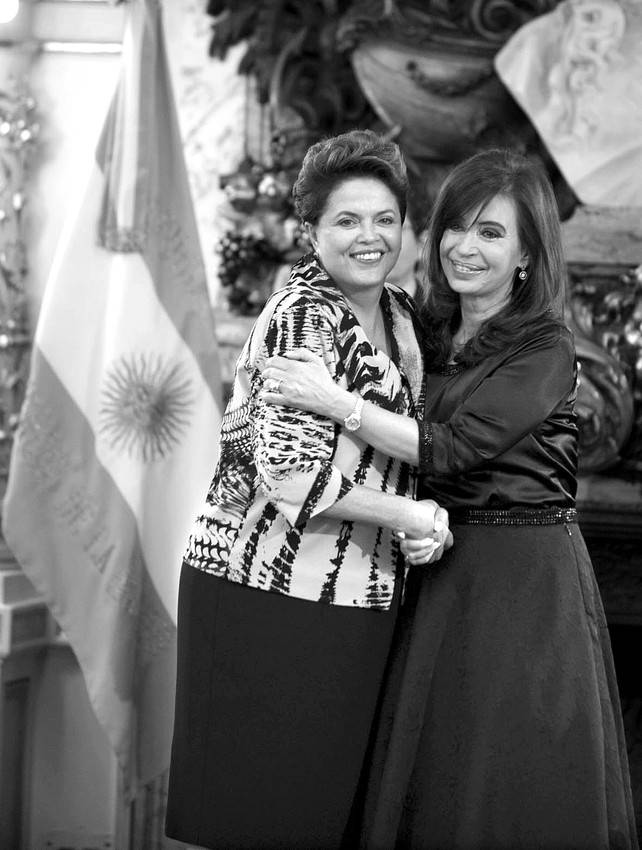 Dilma Rousseff y Cristina Fernández, durante el encuentro que mantuvieron en la Casa Rosada. (archivo, enero de 2011) · Foto: Abr, Telam, s/de autor