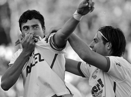 Facundo Píriz y Bruno Fornaroli, ayer, tras el segundo gol de Nacional a Central Español, en el Parque Central. · Foto: Javier Calvelo Facundo Píriz y Bruno Fornaroli, ayer, tras el segundo gol de Nacional a Central Español, en el Parque Central. · Foto: Javier Calvelo