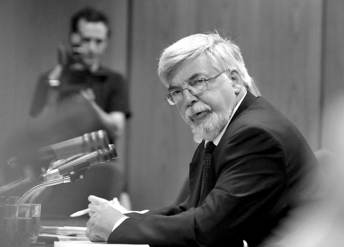 Eduardo Bonomi, en comisión general del Parlamento. (archivo, diciembre de 2010) · Foto: Javier Calvelo