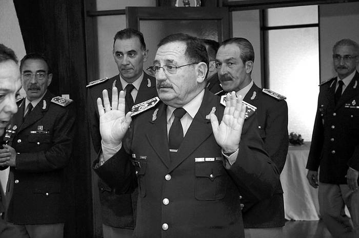 El general Luis Pérez, durante la ceremonia de asunción del general Pedro Aguerre como comandante de la división Ejército IV, en la sede de la división, en Minas. (archivo, noviembre de 2010) · Foto: Fernando Morán