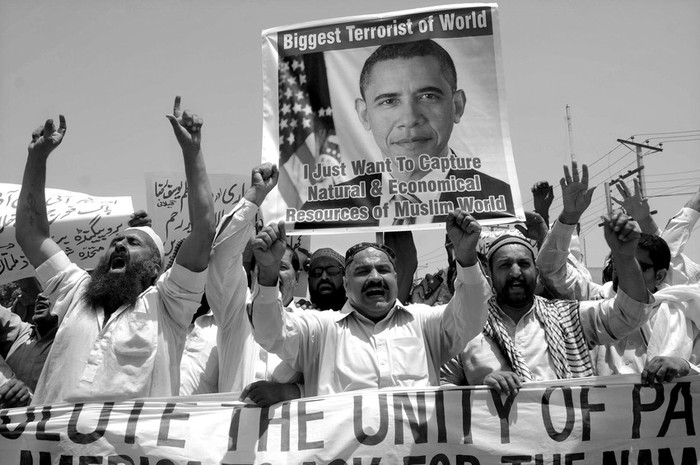 Manifestación a raíz de la muerte de Osama bin Laden, en Multan, Pakistán, el domingo.  · Foto: Efe, Mk Chaudhry