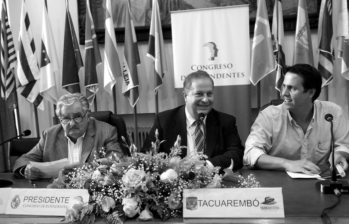 José Mujica, Wilson Esquerra y Diego Cánepa, durante una visita de presidente y subsecretario al Congreso de Intendentes. (archivo, febrero de 2011) · Foto: Nicolás Celaya