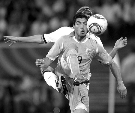 Luis Suárez y Marcel Schmelzer, de Alemania, durante el partido juegado en el estadio Rhein-Neckar-Arena de Sinsheim, en Alemania.
· Foto: Efe, Ronald Wittek Luis Suárez y Marcel Schmelzer, de Alemania, durante el partido juegado en el estadio Rhein-Neckar-Arena de Sinsheim, en Alemania.
· Foto: Efe, Ronald Wittek