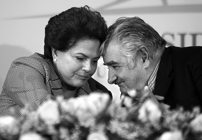 Los presidentes Dilma Rousseff y José Mujica, ayer de tarde, en la sede de la cancillería. · Foto: EFE, Iván Franco