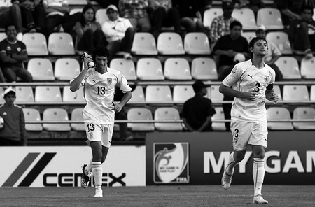 Juan Cruz Mascia y Gastón Silva, de Uruguay, ayer, luego del gol convertido por el primero ante Canadá, en el partido de la primera
ronda del grupo C del Mundial de Fútbol sub 17, en el estadio Hidalgo de Pachuca, en México. · Foto: Efe, Alex Cruz Juan Cruz Mascia y Gastón Silva, de Uruguay, ayer, luego del gol convertido por el primero ante Canadá, en el partido de la primera
ronda del grupo C del Mundial de Fútbol sub 17, en el estadio Hidalgo de Pachuca, en México. · Foto: Efe, Alex Cruz