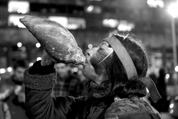 Ecologistas y representantes de los pueblos indígenas uruguayos marcharon, por el centro de Montevideo, en contra de la minería a cielo
abierto y del proyecto de Aratirí. · Foto: EFE, Iván Franco