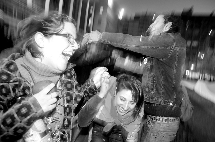 Participantes en “Uruguay por el matrimonio igualitario”, ayer, en la explanada de la Intendencia de Montevideo. · Foto: Victoria Rodríguez
