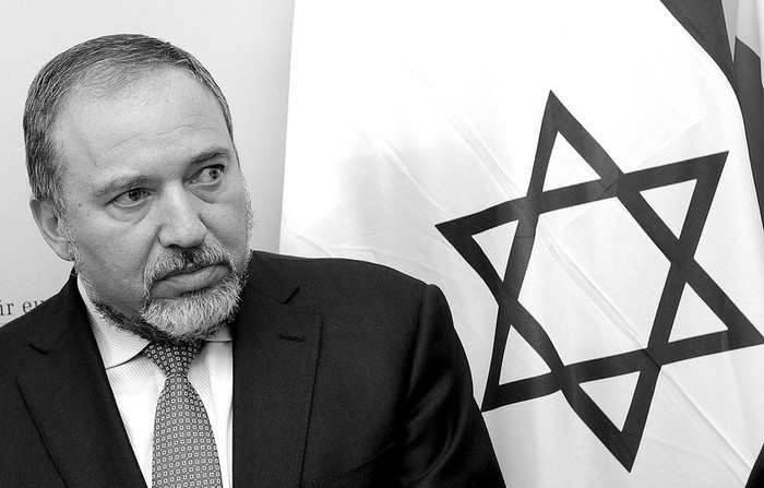 El ministro de Exteriores israelí, Avigdor Lieberman, a su llegada a un encuentro con el ministro de Exteriores austriaco, Michael Spindelegger, en Viena. · Foto: Efe, Herbert Pfarrhofer