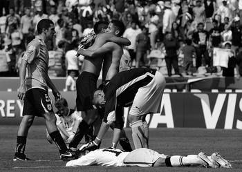 Los jugadores de la seleccion sub 17 festejan el triunfo ante Uzbekistan en el partido de cuartos de final del Mundial sub 17 en el estadio Universitario de Monterrey. Los jugadores de la seleccion sub 17 festejan el triunfo ante Uzbekistan en el partido de cuartos de final del Mundial sub 17 en el estadio Universitario de Monterrey.