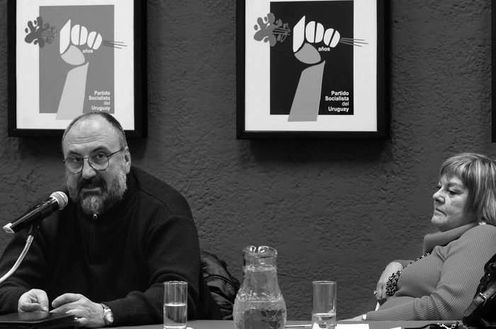 Juan Faroppa y Daisy Tourne, ayer, en Casa del Pueblo, sede del Partido Socialista.  · Foto: Victoria Rodríguez