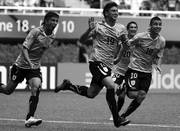 Los jugadores de la seleccion sub 17 festejan el gol de Juan San Martin ante Brasil en la semifinal que clasifico a los celestes a la final del
Mundial frente al dueno de casa, Mexico.