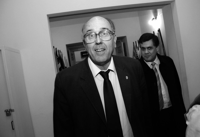 Marcos Carámbula, ayer, a su llegada para la sesión del Congreso de Intendentes.  · Foto: Fernando Morán