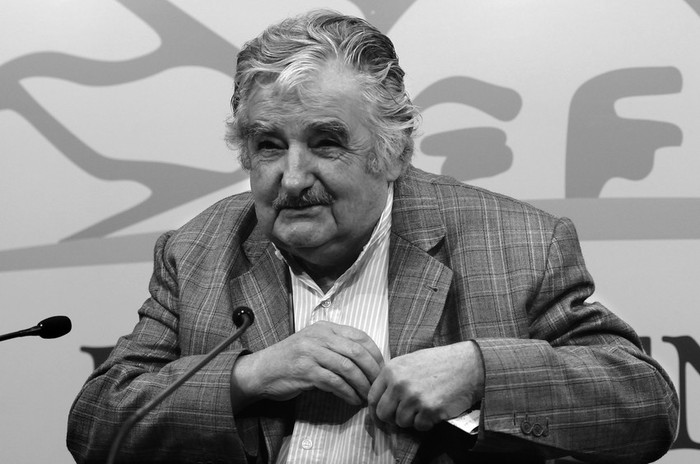 El presidente Jose Mujica, ayer, en la Torre Ejecutiva, cuando anuncio cambios en el gobierno. · Foto: Sandro Pereyra
