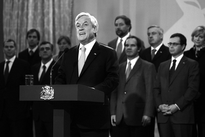 El presidente de Chile, Sebastián Piñera, durante el acto de nombramiento de nuevos ministros, el lunes 18 de julio de 2011,
en La Moneda, en Santiago de Chile.  · Foto: Efe, Fernando Nahuel